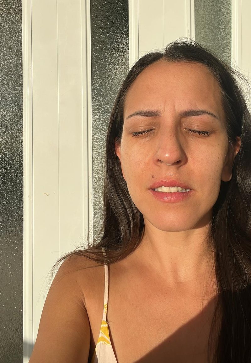 Neysha tomándose un respiro